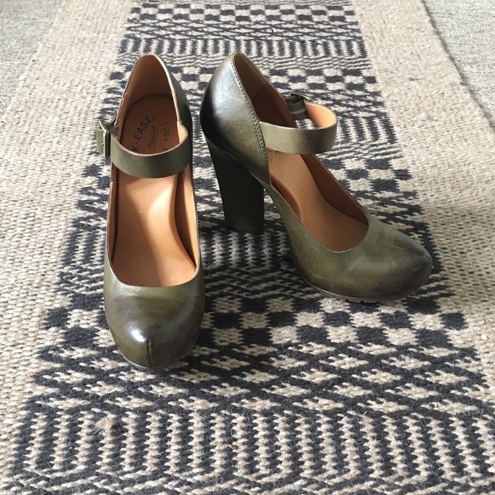 Olive Leather Kork-Ease Mary-Jane heels, 6.5